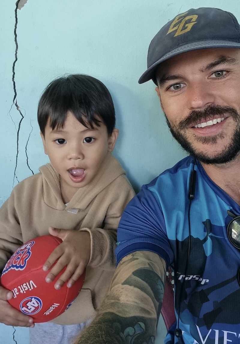 Vietnam Swan tackles 2,000km walk to fight human trafficking